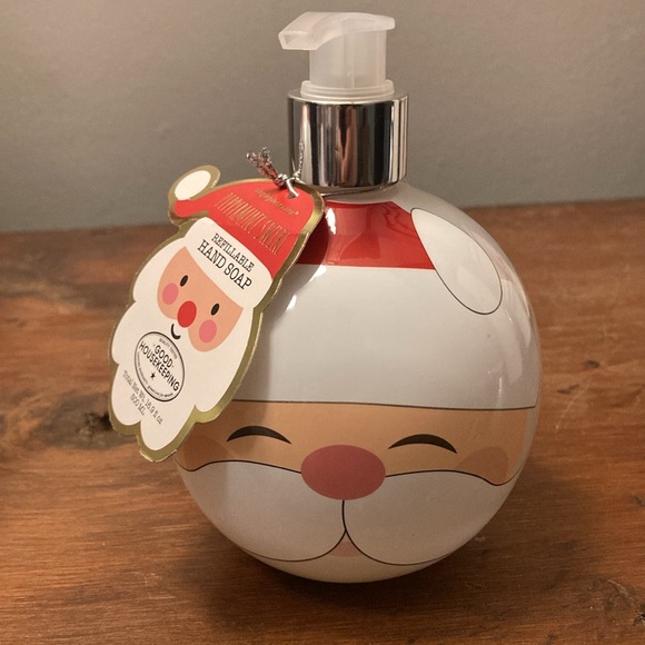 NWT-Set of 2- Peppermint Swirl Scented-Santa 🎅🏻 Hand Soap Dispensers 16.9/bottle - Picture 11 of 16